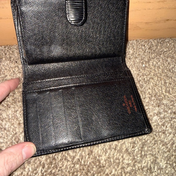 Louis Vuitton Black Textured Wallet - Picture 6 of 12